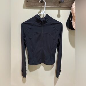 Lululemon Nulu Cropped Define Jacket Slim Fit Waist Length Size 6